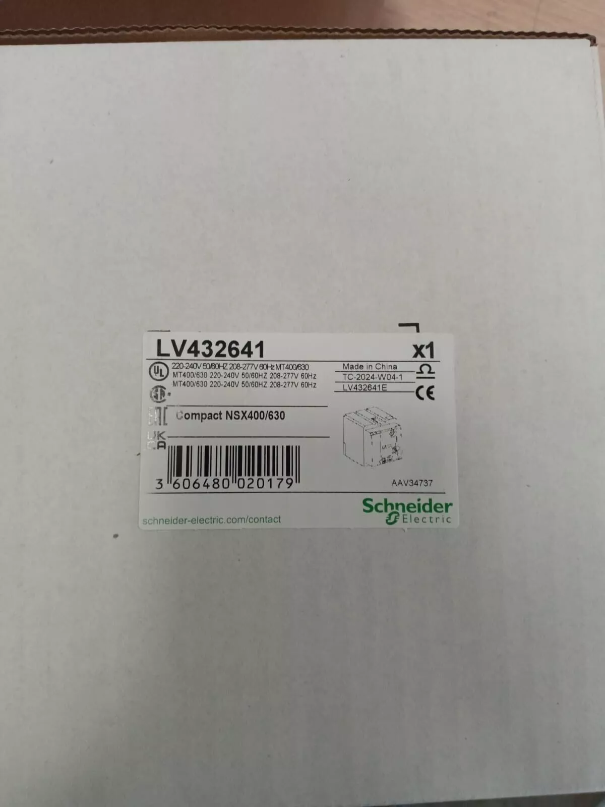 NEW Schneider LV432641 Circuit Breaker